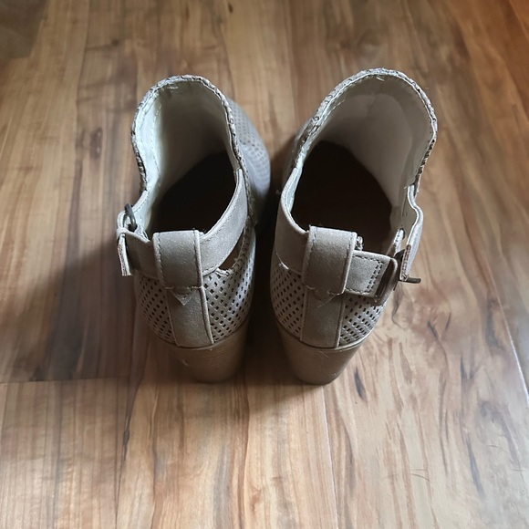 QUPID Perforated Cutout Womens Booties - Picture 8 of 10